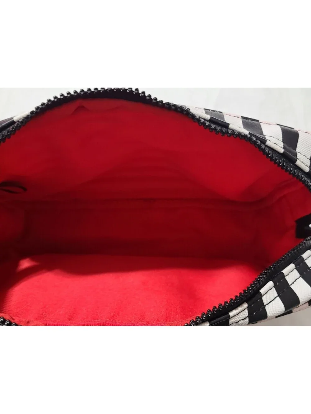 Victoria's Secrets Makeup Cosmetic Bag Sz Medium Balck White Striped Hearts EUC